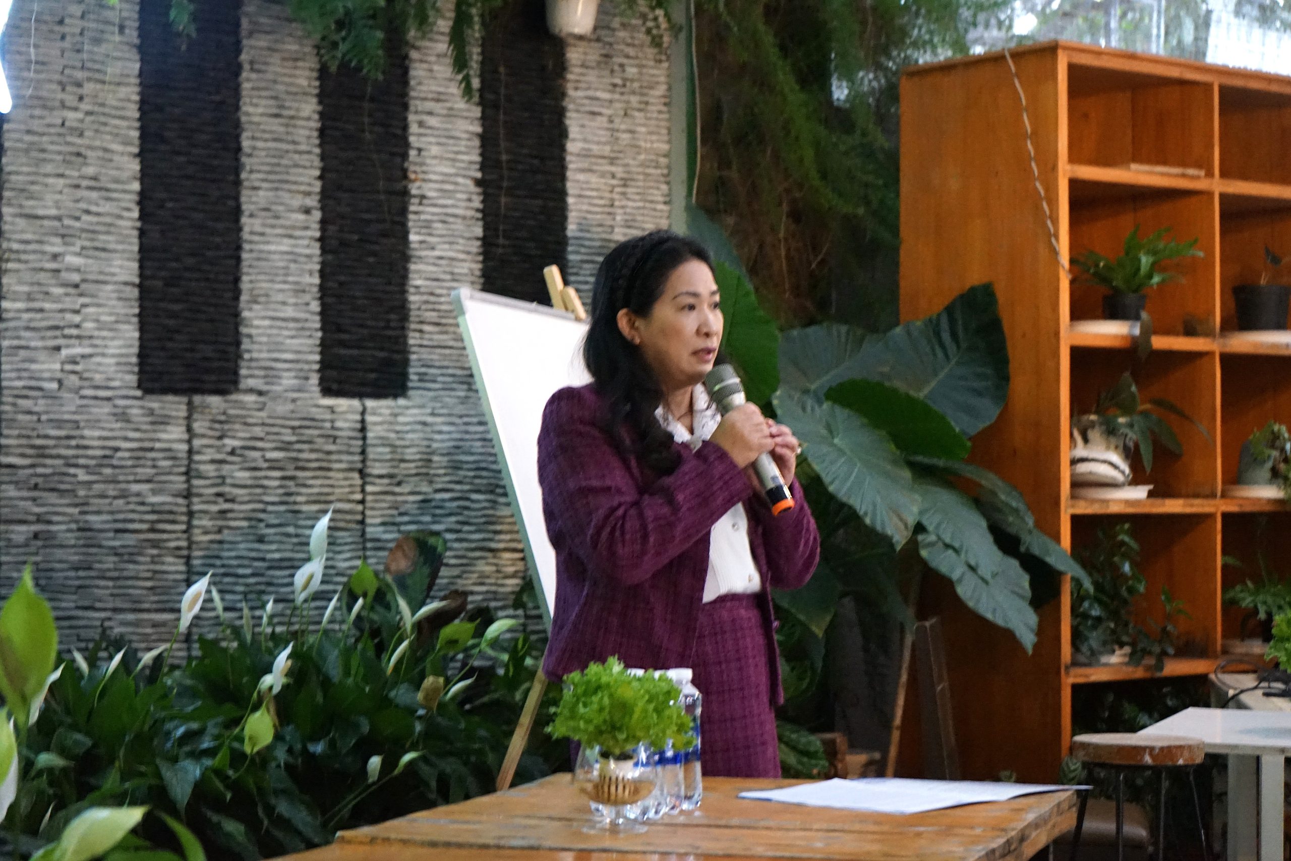 Bà: Cao Thị Thanh - Phó Giám đốc Sở Công Thương tỉnh Lâm Đồng trong buổi tập huấn tại Green Box Cafe